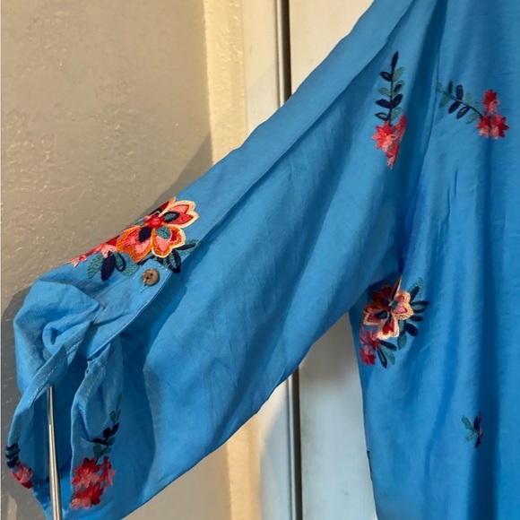 NWOT Kindred Floral Design Embroidered Blouse Button Down Front - Picture 3 of 5
